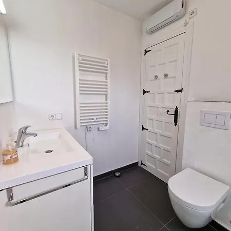 Perla Del Montgo بيت للعطل